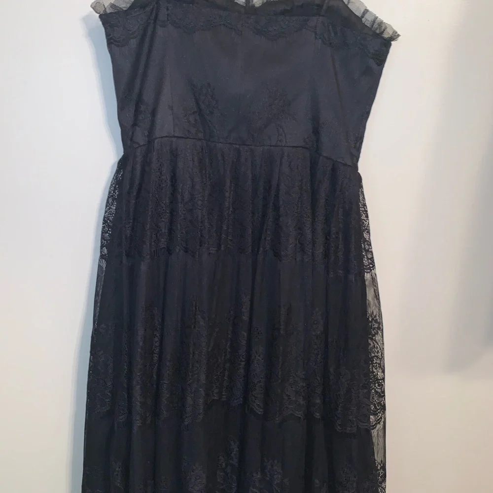 Twenty One Lace Dress - Picture 5 of 8